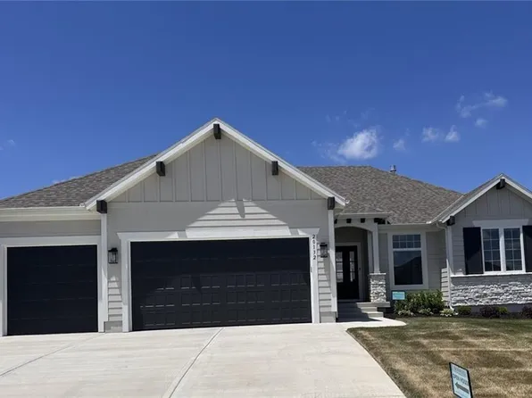 20132 Barker St, Spring Hill, KS 66083
