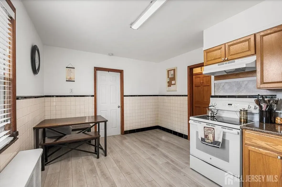 2 bed, 1188 sqft, $2,300 — Photo 3