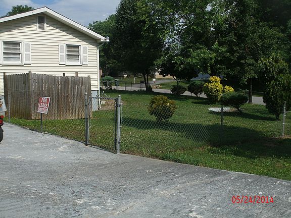 Front and back fenced in yard