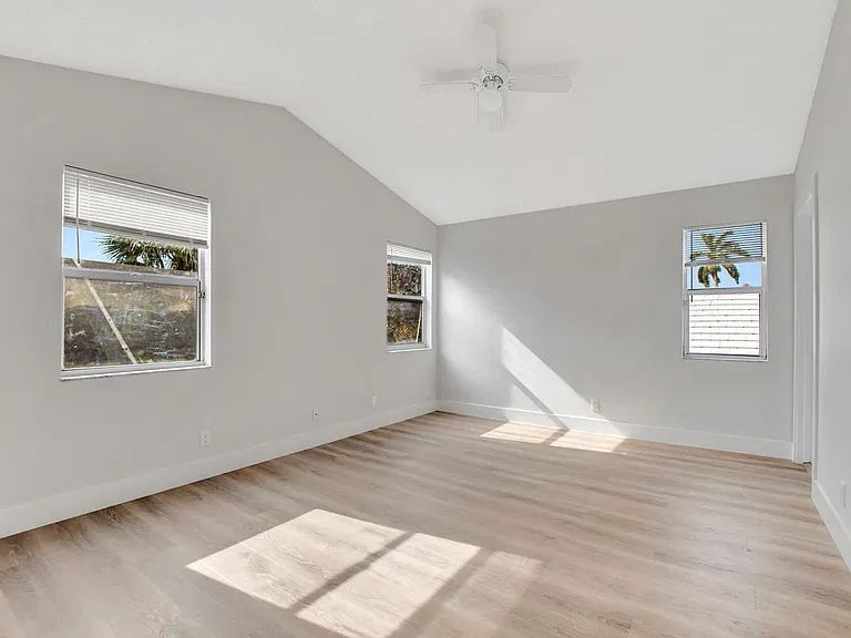 21391 Millbrook Ct — Photo 28