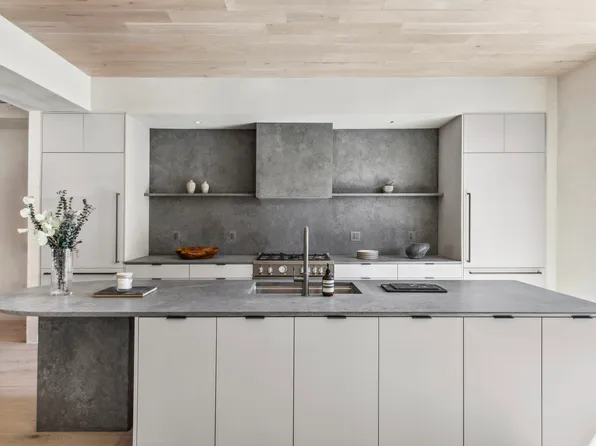 432 Fenimore Street image 4 of 24