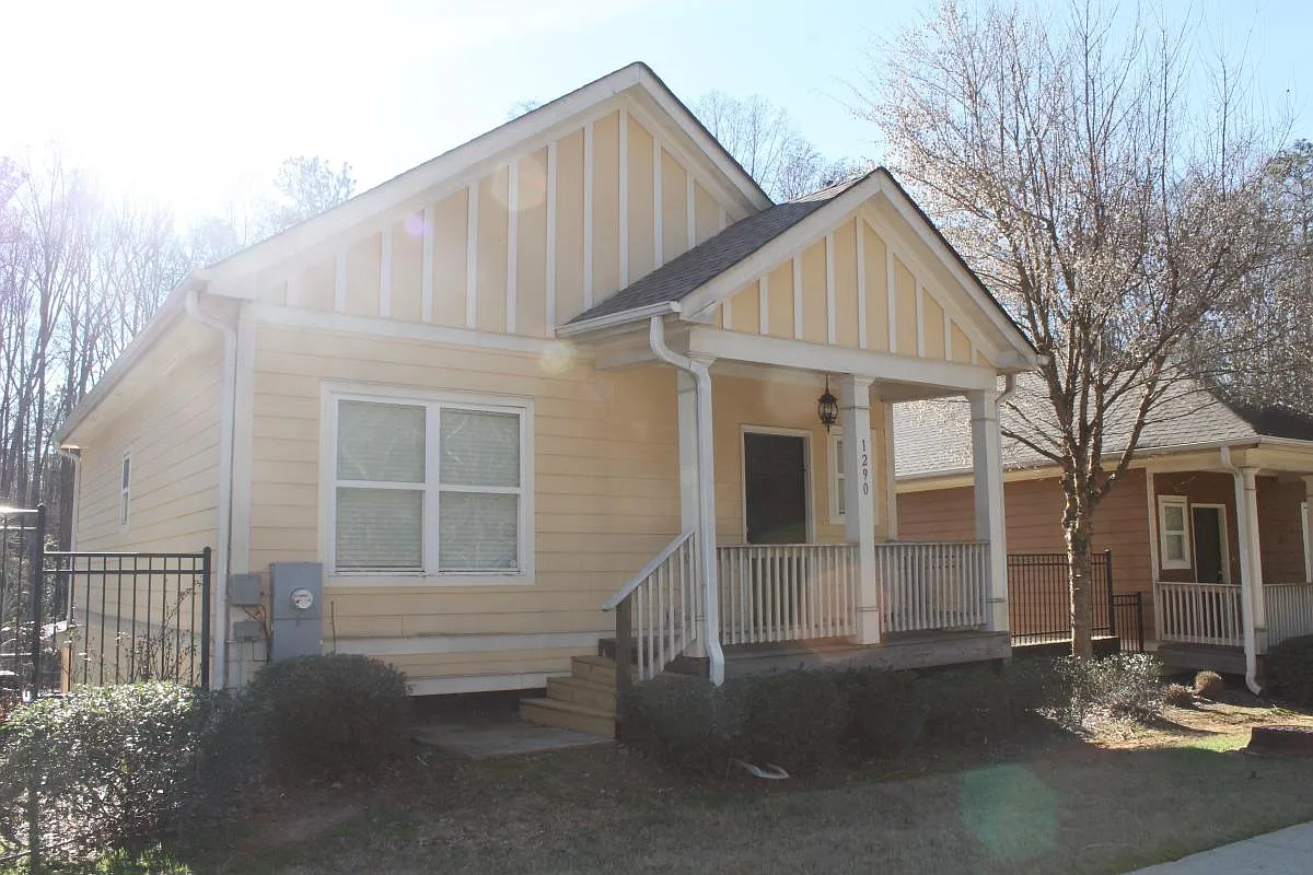 4 bed, 1728 sqft, $2,000 — Photo 1