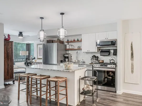 11220 Chestnut Grove Sq APT 13, Reston, VA 20190