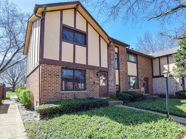 18W169 Buckingham Ln, Villa Park, IL 60181