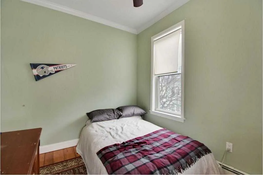 4 bed, 1.5 bath, $5,200 — Photo 2