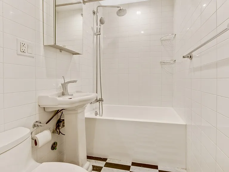 223 E 74th St #3D — Photo 7