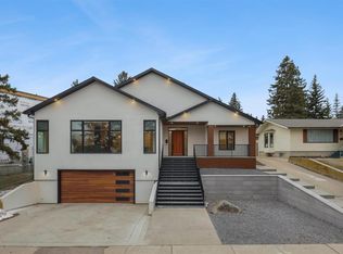 30 E Roselawn Cres NW, Calgary, AB T2K 1K6