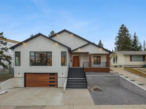 30 E Roselawn Cres NW, Calgary, AB T2K 1K6