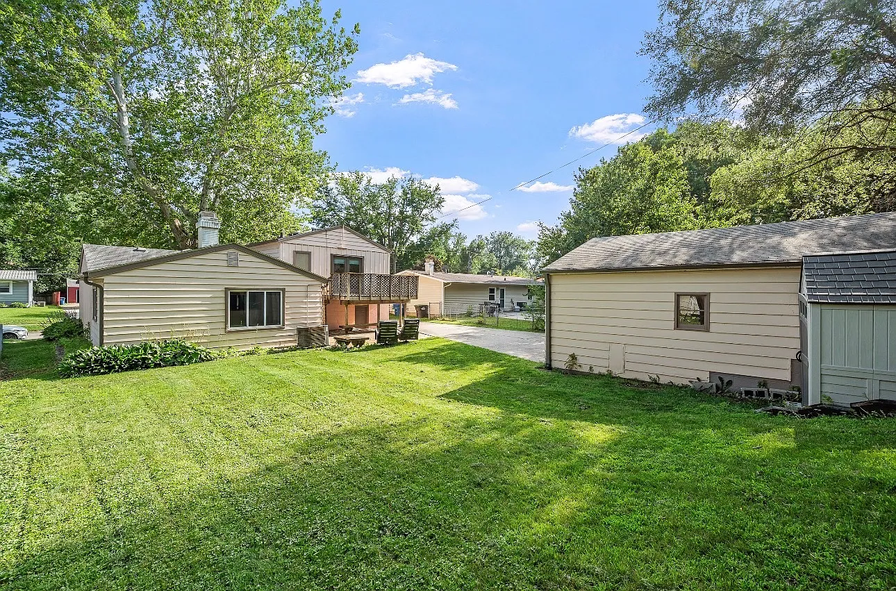 4 bed, 1389 sqft, $1,975 — Photo 4