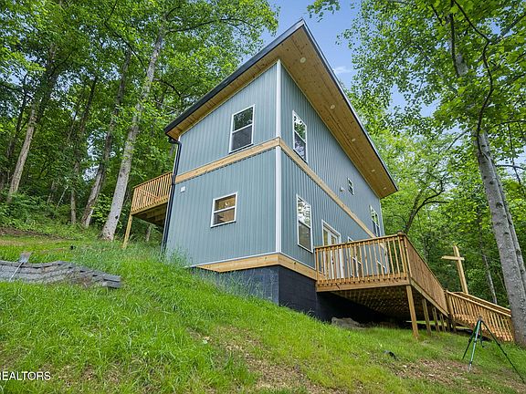 2nd image of 213 Hidden Valley Rd