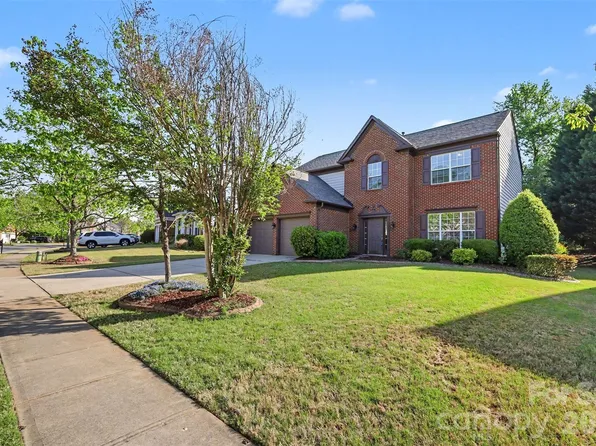 9144 Linden Tree Ln, Charlotte, NC 28277