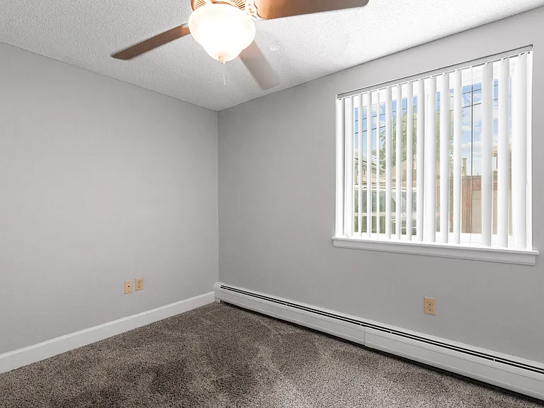 Lincoln Park Apartments — Photo 15