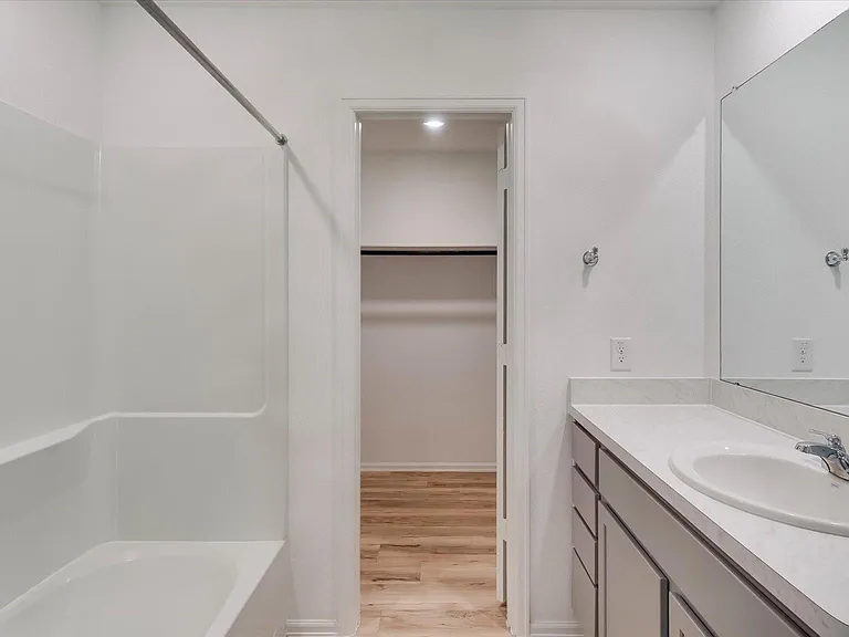 7814 Switchgrass Creek Dr — Photo 10