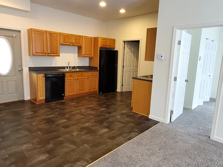 117 N Cedar St — Photo 2