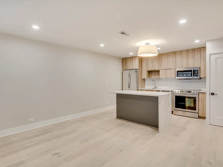 1955 N Lincoln Ave #1A — Photo 16