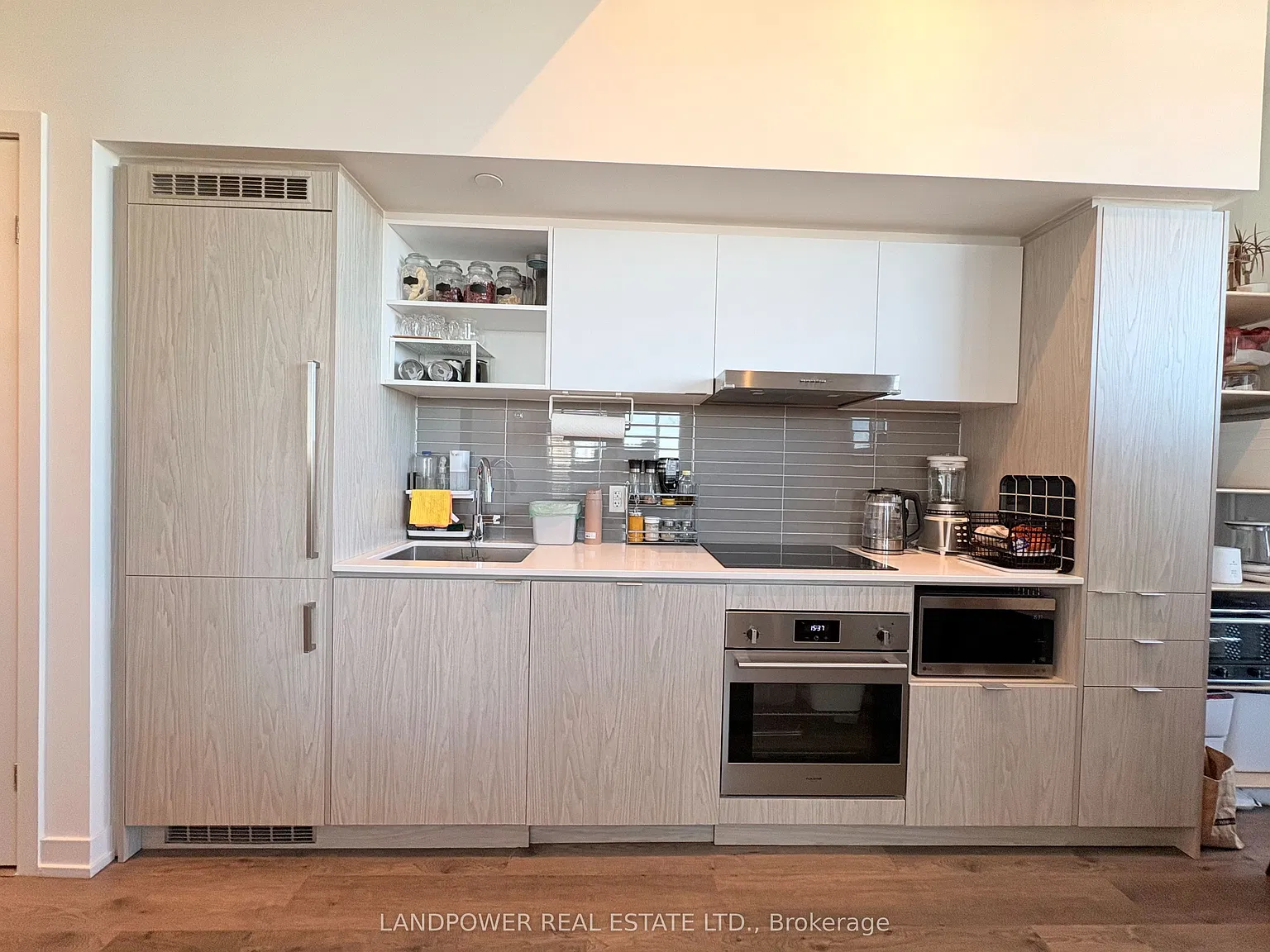 Sugar Wharf Condos — Photo 4