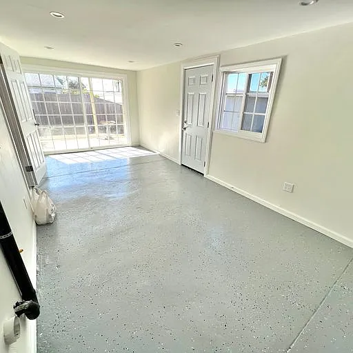 Ex-Large/Spacious Bonus Room