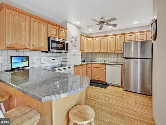 5th image of 308 Edgemore Rd