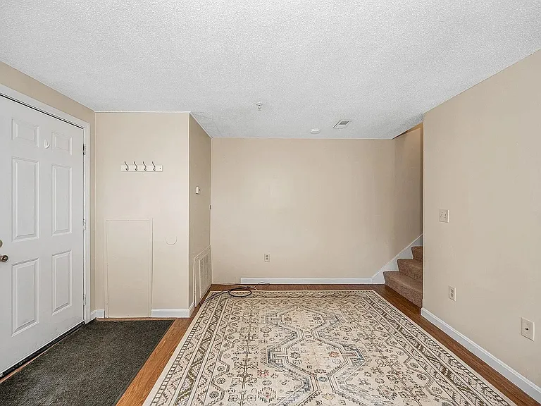 614 Elmwood Dr — Photo 13