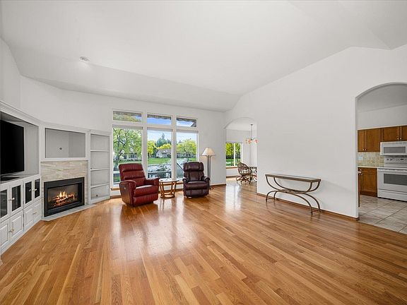 5th image of 4910 S Woodfield Ln