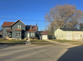 135 W Hickory St, Seymour, WI 54165