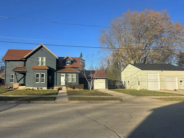 135 W Hickory St, Seymour, WI 54165