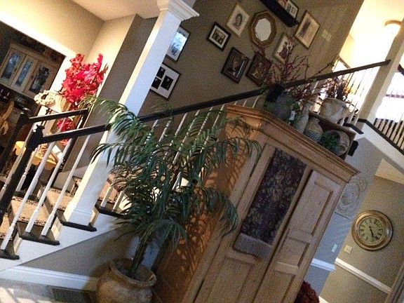 Entryway/loft & 2bedrooms up