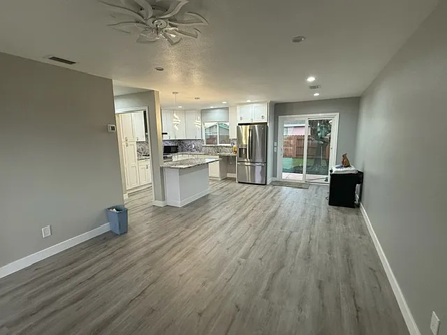 3 bed, 1000 sqft, $3,200 — Photo 4