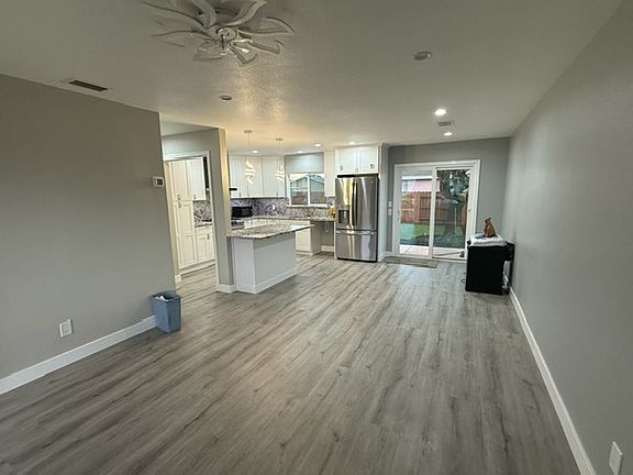 4th image of 206 Stephen St