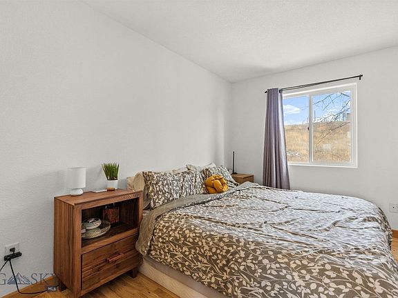 3rd image of 165 Gravel Hollow Dr