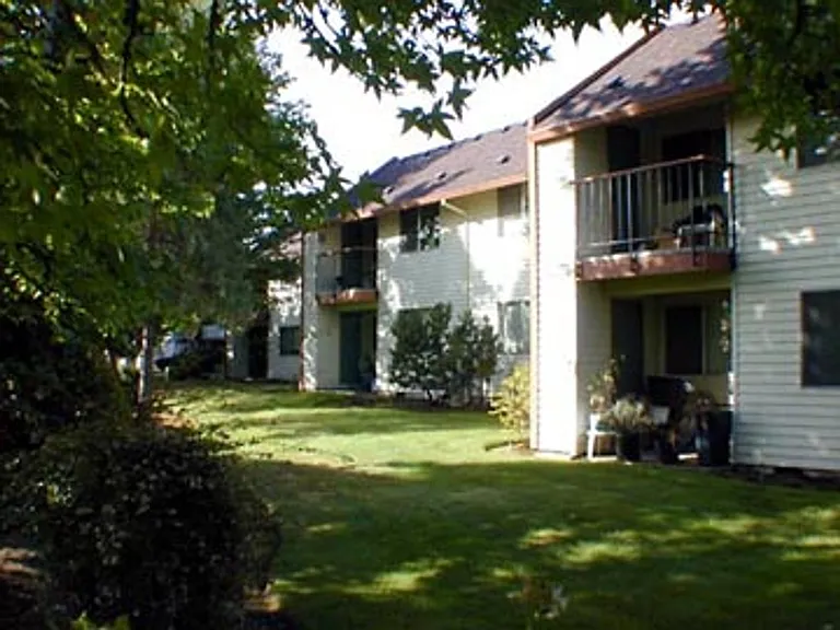 Sussex Village Apartments — Photo 27