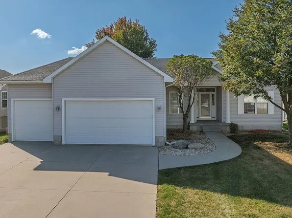 140 16th Avenue Ct, Hiawatha, IA 52233