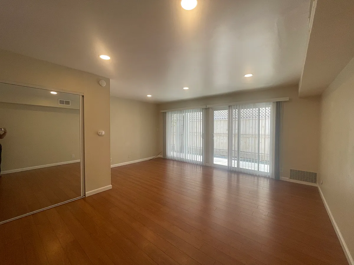 Building Photo - 339 Lester Ave #4