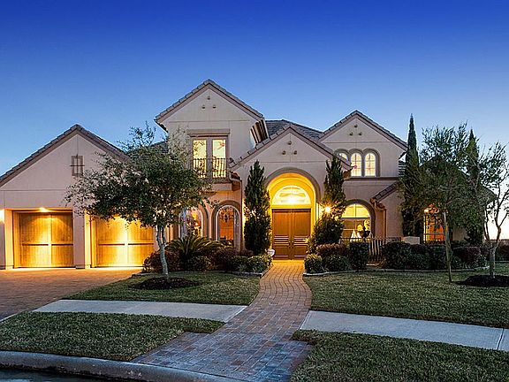 Elegant Home in Tuscan Lakes
