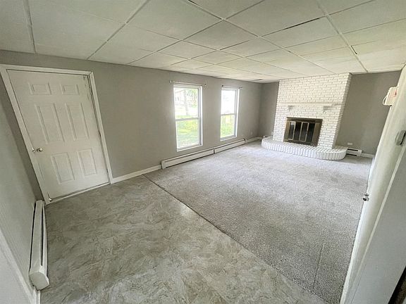 2nd image of 300 Oak Ave