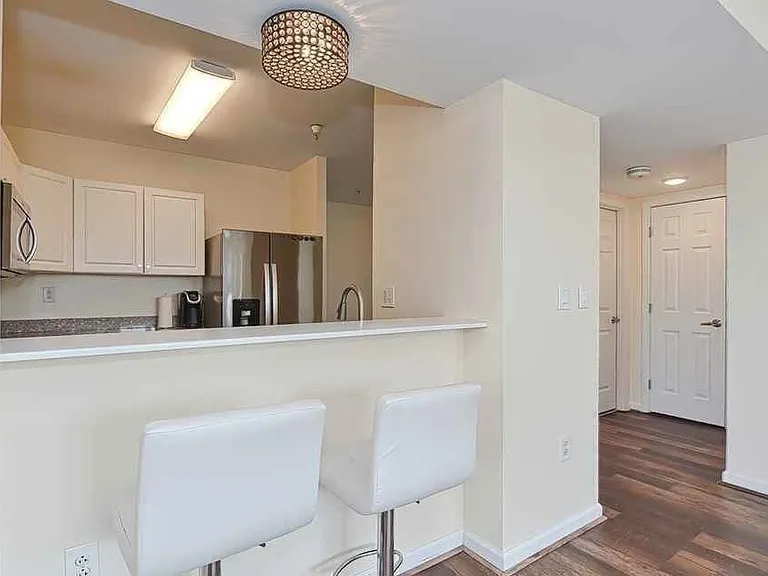 1 Cityview Ln #205 — Photo 8