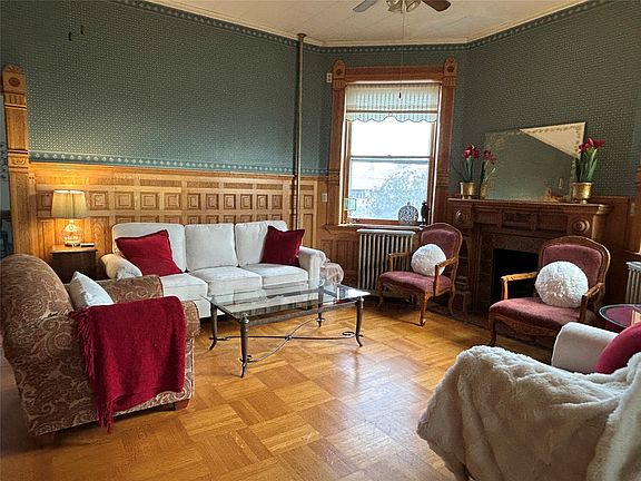 5th image of 608 N Ewing St