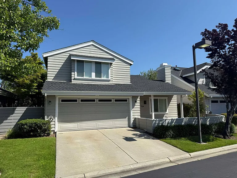 704 Newport Cir — Photo 1