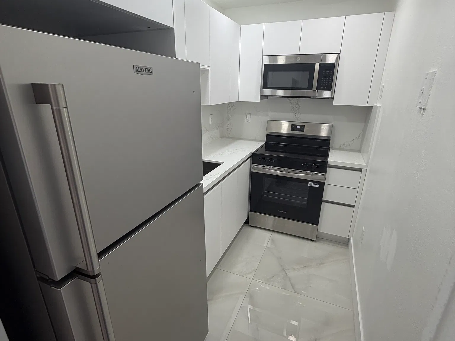 2 bed, 782 sqft, $2,200 — Photo 4