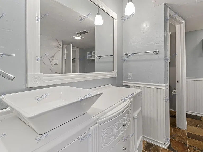 2101 Park Willow Ln #B — Photo 13