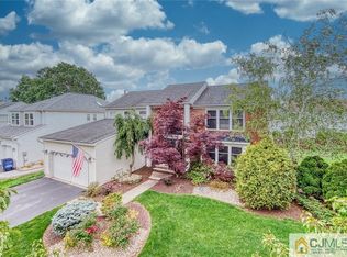 8 Berwick Cir, North Brunswick, NJ