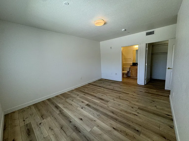 4077 Inglewood Blvd — Photo 26