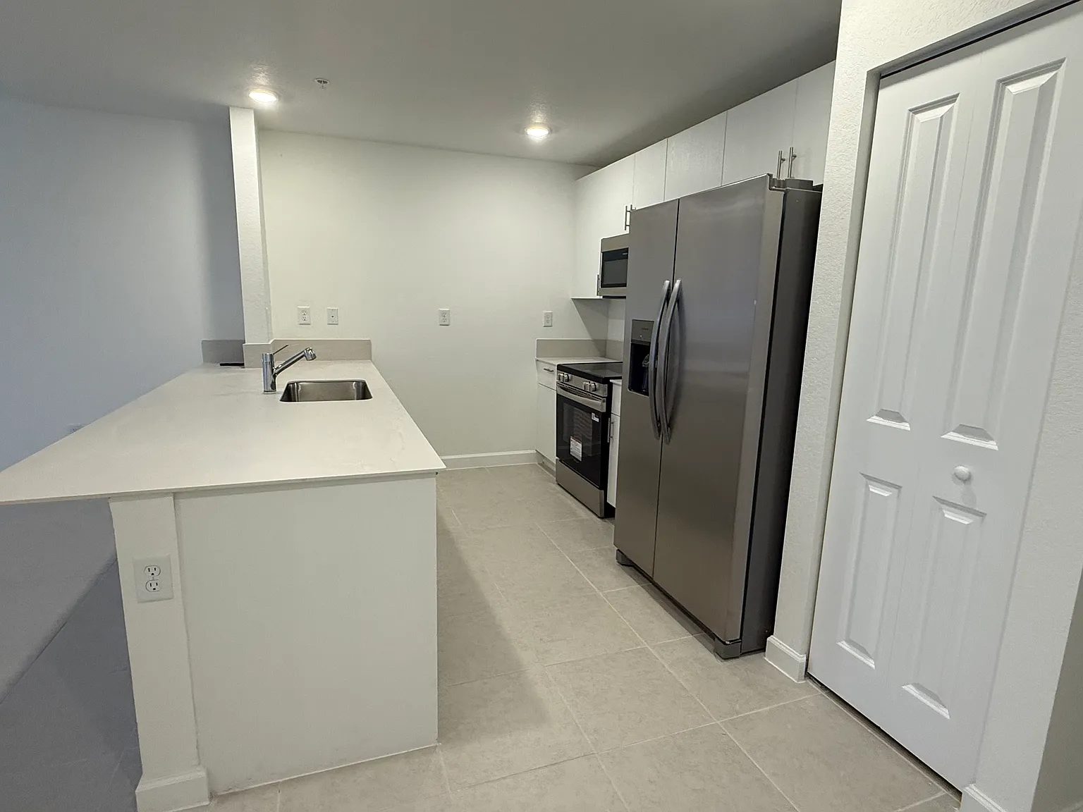 3 bed, 2.5 bath, 1400 sqft, $2,500 — Photo 3