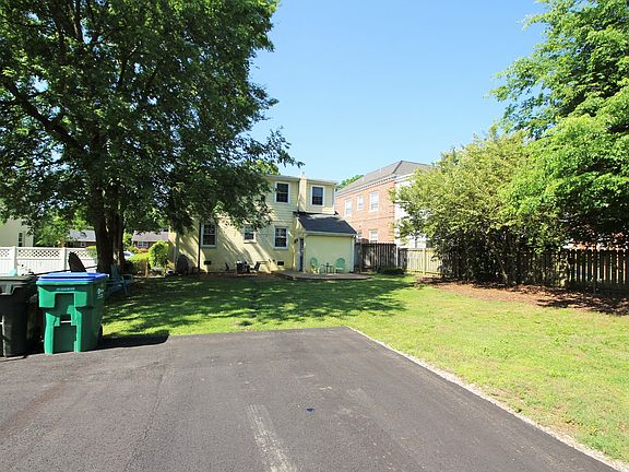 4th image of 3916 Grove Ave