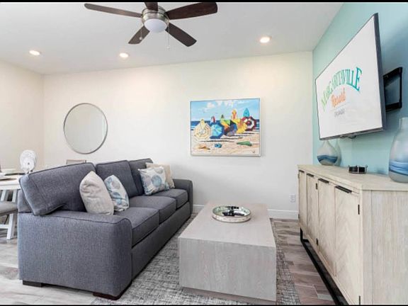 4th image of 2918 Castaway Ln