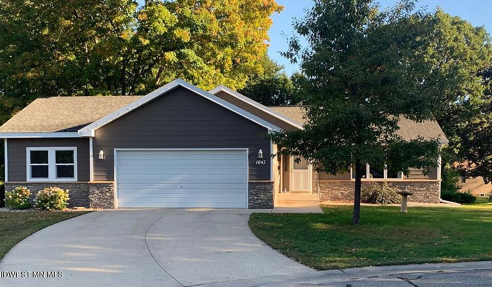 1st image of 1047 Highwood Cir