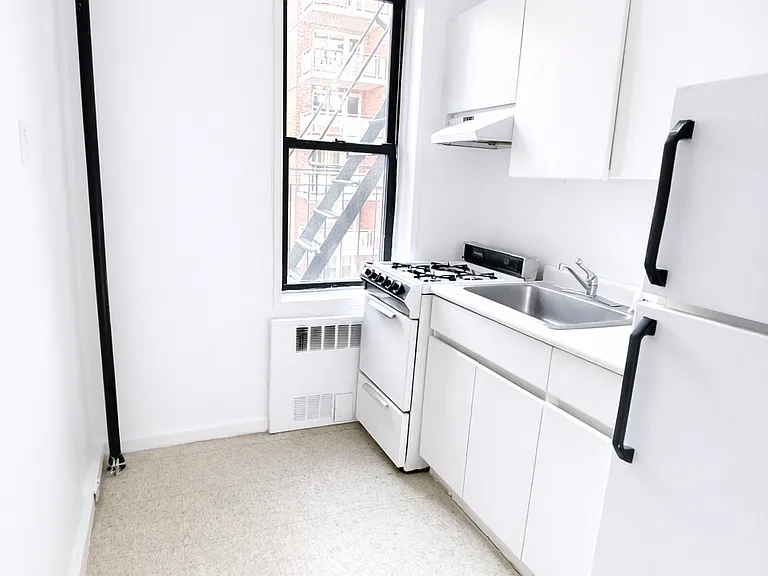404 E 75th St #3C — Photo 6
