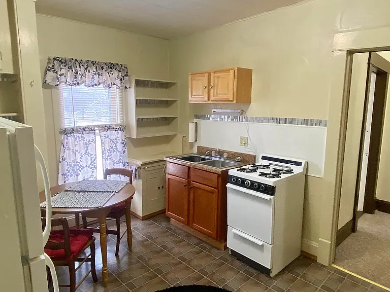 320 N Sherman Ave #3 — Photo 11