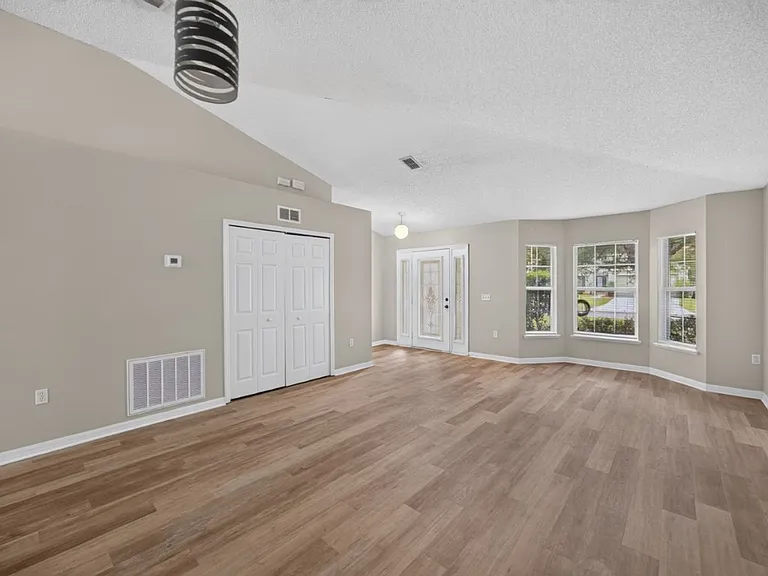 1845 Saga Ct — Photo 6