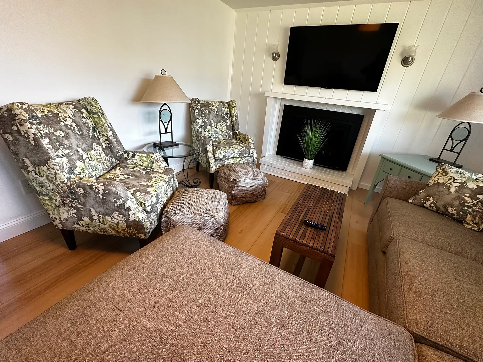 3 bed, 1056 sqft, $3,750 — Photo 2